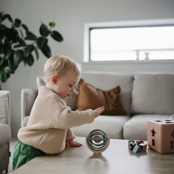 Suction spinner ball
