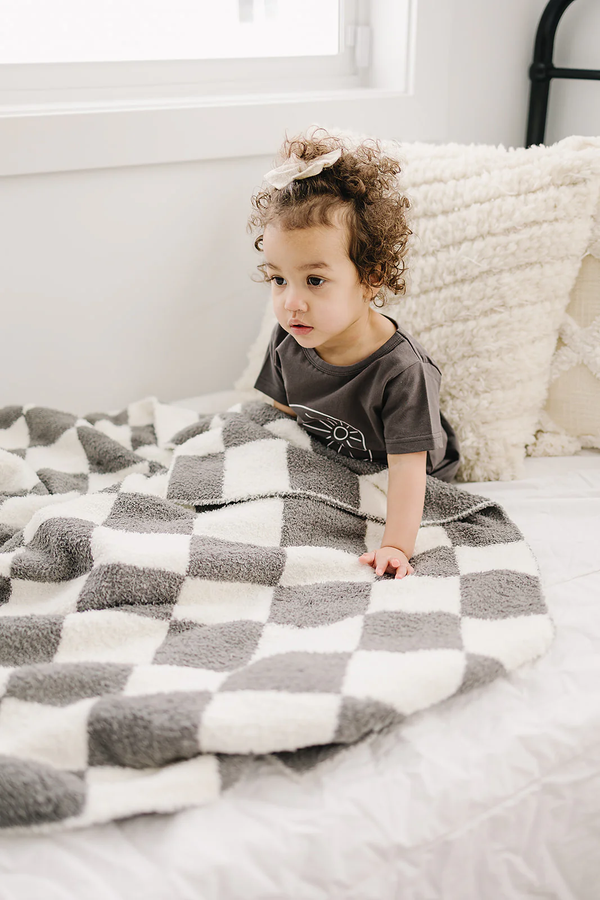 Charcoal checkered plush blanket (2 sizes)