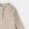 Ensemble maillot dermoprotecteur en seersucker à rayures taupe et short de bain sable