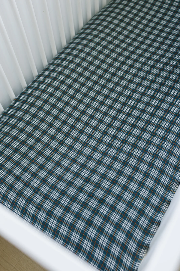 Crib sheet - Navy plaid