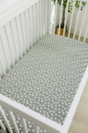 Stretch crib sheet - Light green daisy