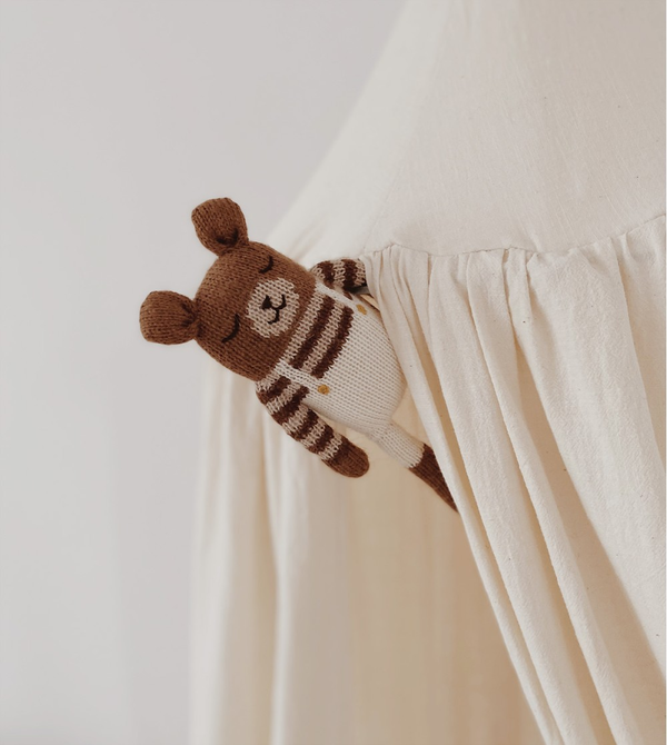 Bear knit toy - Ecru overalls