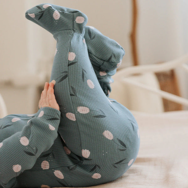 Dormeuse côtelée bleu canard à imprimé tulipes